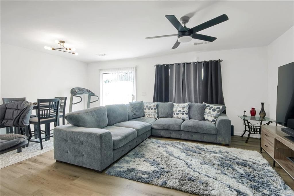 4 bedroom, 3 bathroom, 1,896 sq ft townhouse for sale at 5356 Creekview Way, Ellenwood, GA 30294 — photo 6