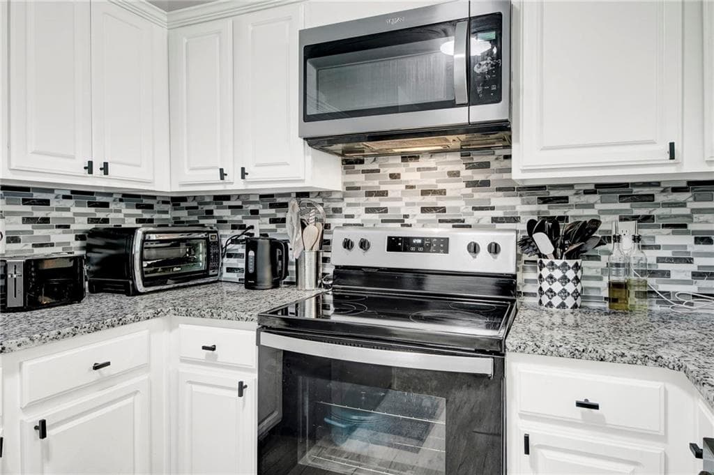 4 bedroom, 3 bathroom, 1,896 sq ft townhouse for sale at 5356 Creekview Way, Ellenwood, GA 30294 — photo 9