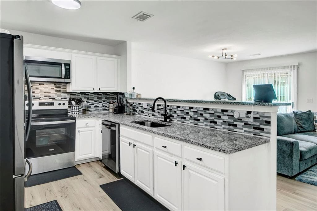 4 bedroom, 3 bathroom, 1,896 sq ft townhouse for sale at 5356 Creekview Way, Ellenwood, GA 30294 — photo 10