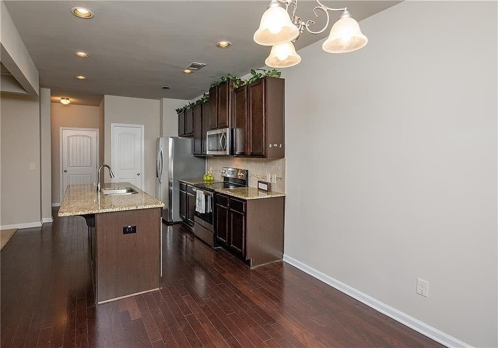 4 bedroom, 3 bathroom, 2,600 sq ft single family residence for rent at 7490 Silk Tree Pointe, Braselton, GA 30517 for $2,450 a month — photo 5