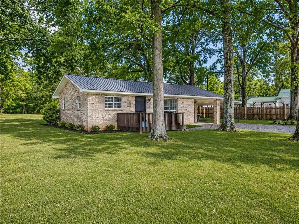 2 bedroom, 1 bathroom, 875 sq ft single family residence sold at 7 York Drive, Plainville, GA 30733