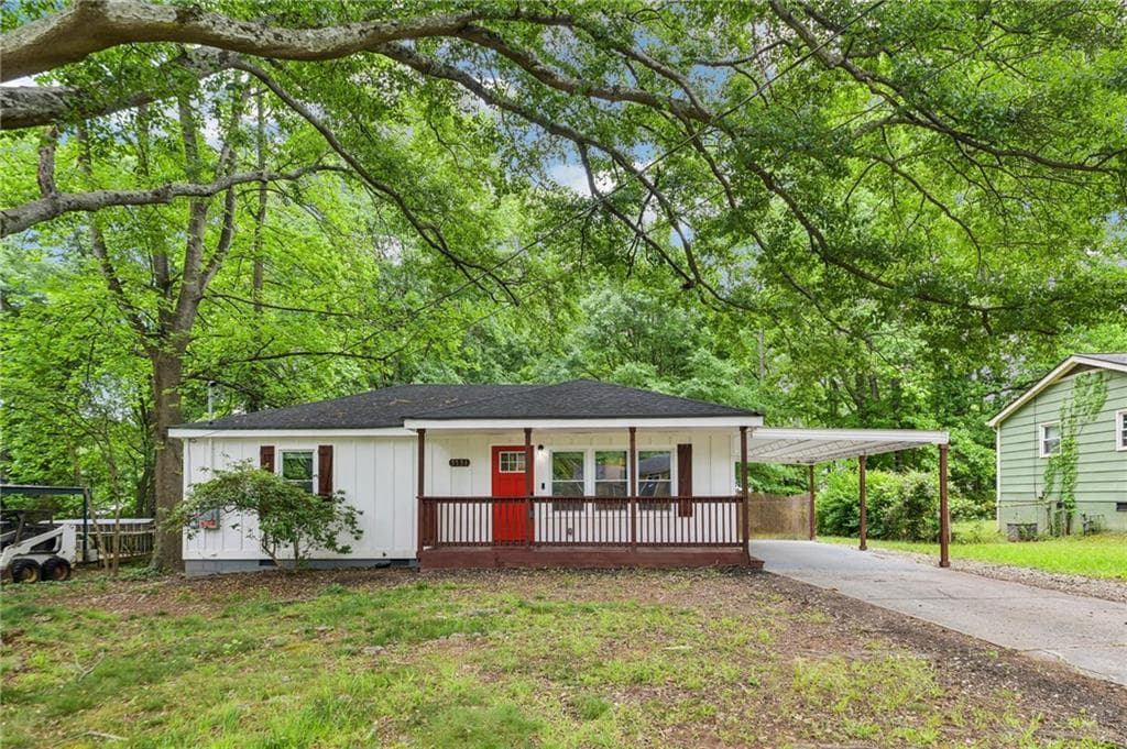 2 bedroom, 2 bathroom, 912 sq ft single family residence for sale at 5751 Lisa Lane, Austell, GA 30168
