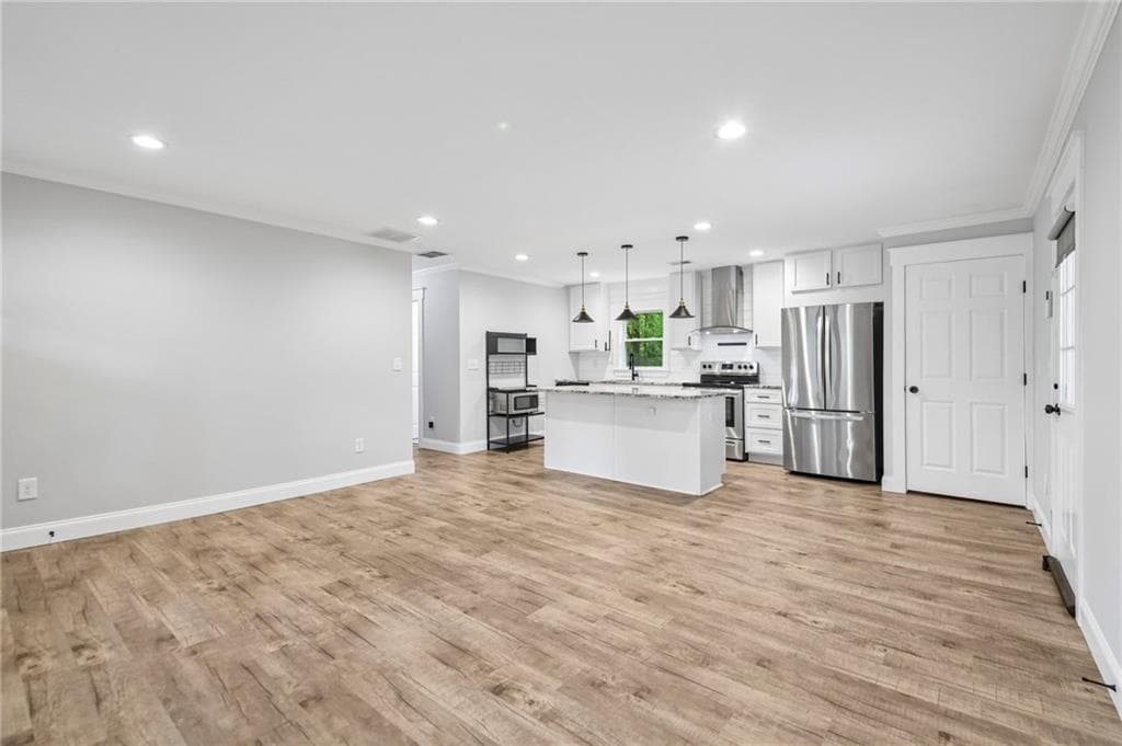 2 bedroom, 2 bathroom, 912 sq ft single family residence for sale at 5751 Lisa Lane, Austell, GA 30168 — photo 4