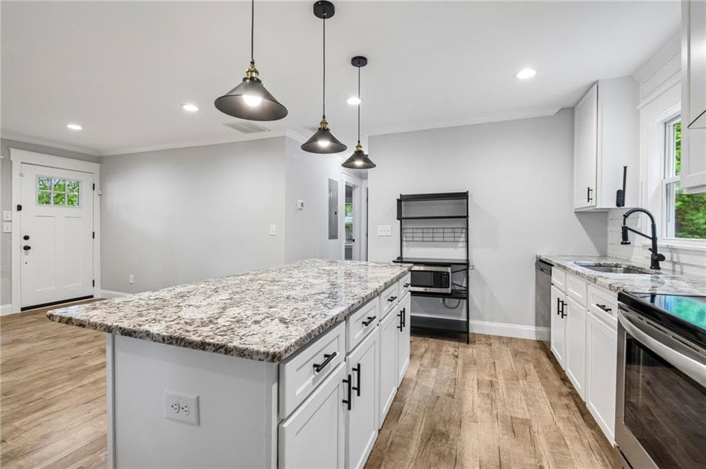 2 bedroom, 2 bathroom, 912 sq ft single family residence for sale at 5751 Lisa Lane, Austell, GA 30168 — photo 7