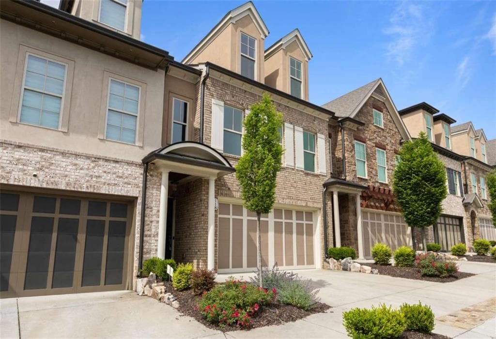 4 bedroom, 4 bathroom, 3,291 sq ft townhouse for sale at 118 Via Roma, Woodstock, GA 30188 — photo 3