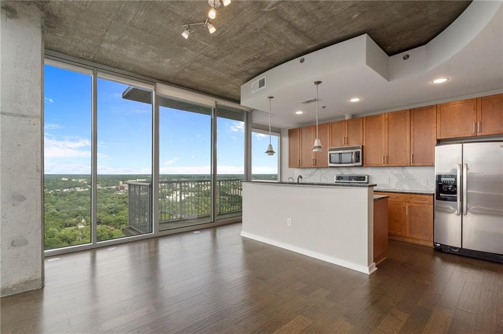 2 bedroom, 2 bathroom, 1,000 sq ft condominium for sale at 855 Peachtree Street 2914, Atlanta, GA 30308 — photo 8