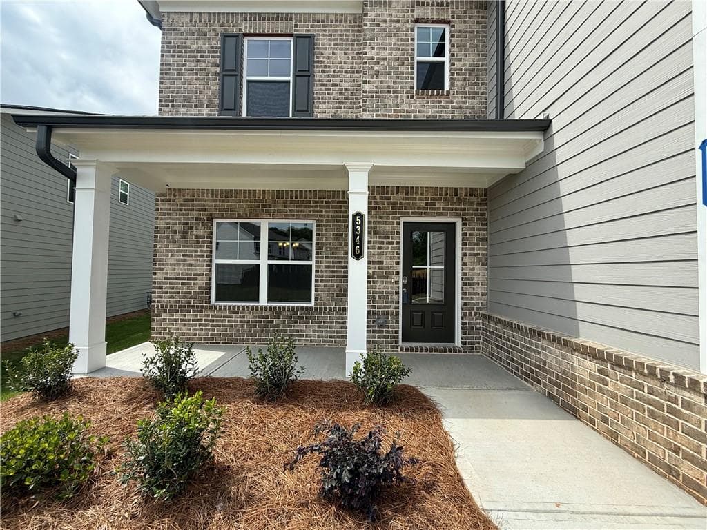 5 bedroom, 4 bathroom, 2,800 sq ft single family residence for sale at 5346 Windridge Parkway, Gainesville, GA 30507 — photo 2