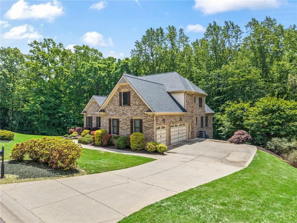 5 bedroom, 5 bathroom, 4,254 sq ft single family residence for sale at 4726 Quailwood Drive, Flowery Branch, GA 30542 — photo 4