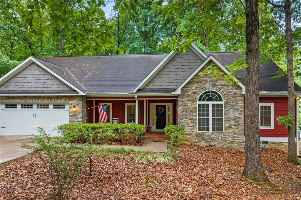 3 bedroom, 2 bathroom, 2,134 sq ft single family residence for sale at 45 Highland Shoals Court, Hartwell, GA 30643 — photo 2