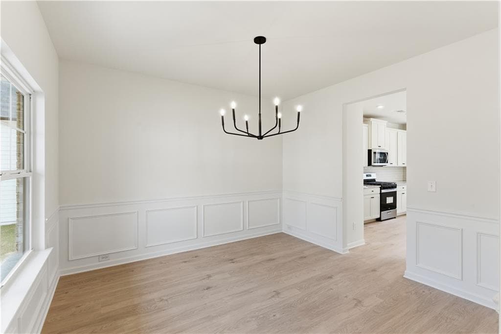 4 bedroom, 3 bathroom, 2,088 sq ft single family residence under contract at 373 Waterbluff Drive, Mableton, GA 30126 — photo 3