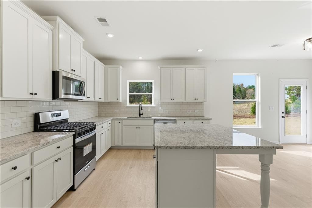4 bedroom, 3 bathroom, 2,088 sq ft single family residence under contract at 373 Waterbluff Drive, Mableton, GA 30126 — photo 5