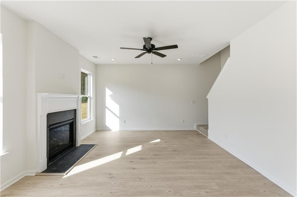 4 bedroom, 3 bathroom, 2,088 sq ft single family residence under contract at 373 Waterbluff Drive, Mableton, GA 30126 — photo 9