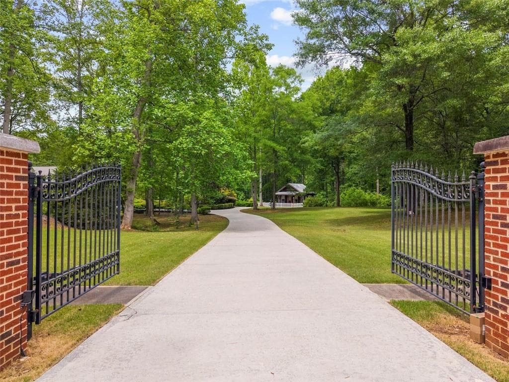 6 bedroom, 8 bathroom, 8,414 sq ft single family residence for sale at 11905 Hutcheson Ferry Road, Chattahoochee Hills, GA 30268 — photo 4