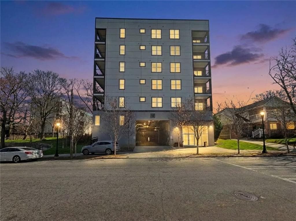 1 bedroom, 1 bathroom, 657 sq ft condominium for sale at 525 Parkway Drive 404, Atlanta, GA 30308 — photo 2