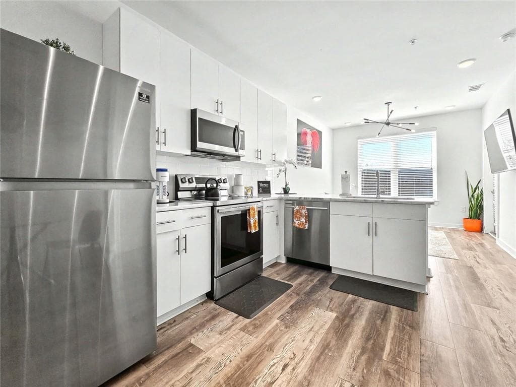 1 bedroom, 1 bathroom, 657 sq ft condominium for sale at 525 Parkway Drive 404, Atlanta, GA 30308 — photo 4