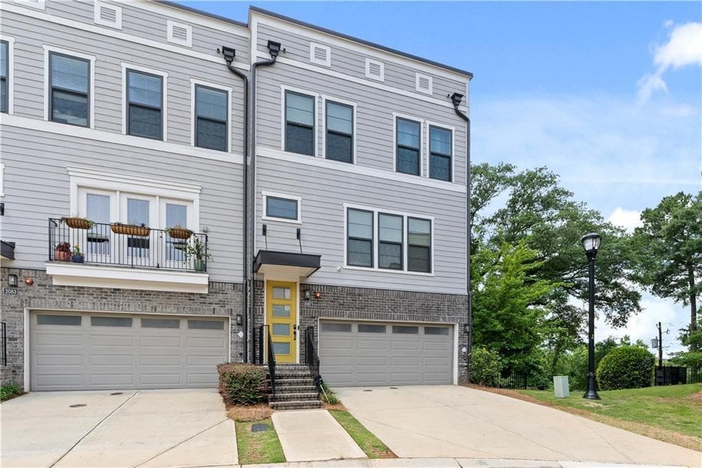 3 bedroom, 5 bathroom, 2,725 sq ft townhouse for sale at 2087 Holtz Lane, Atlanta, GA 30318 — photo 2