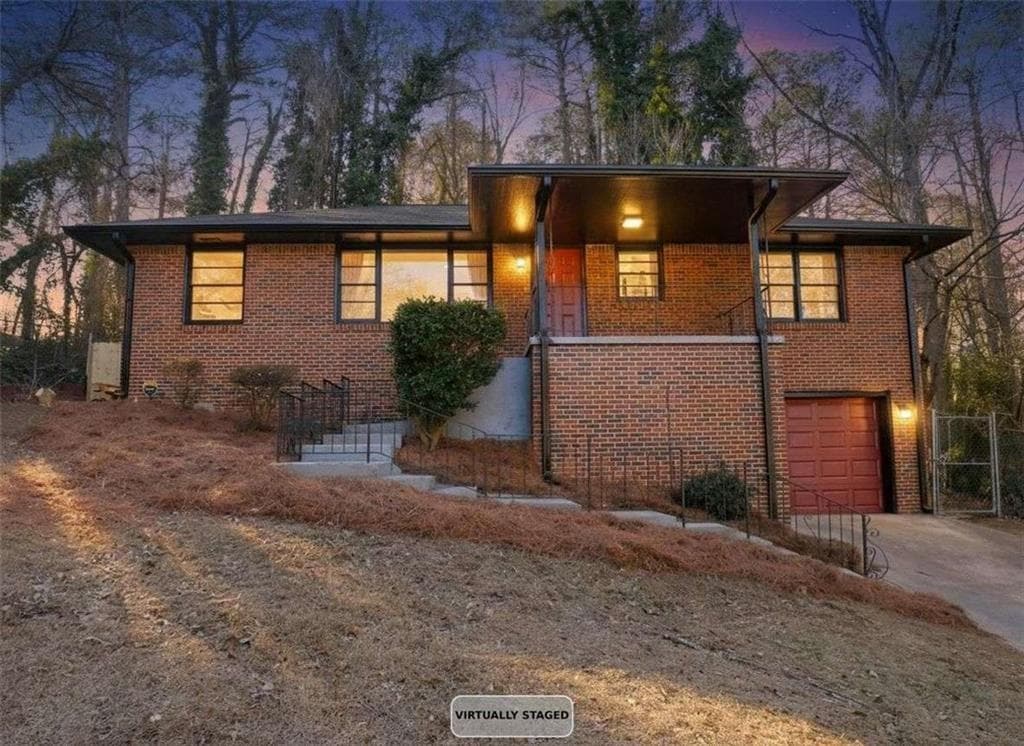 3 bedroom, 2 bathroom, 1,316 sq ft single family residence under contract at 2756 Oldknow Drive, Atlanta, GA 30318 — photo 2