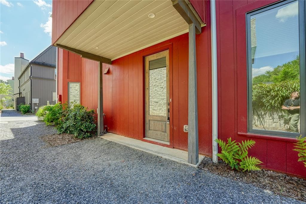 3 bedroom, 4 bathroom, 1,825 sq ft single family residence for sale at 290 2nd Street, Fayetteville, GA 30214 — photo 3
