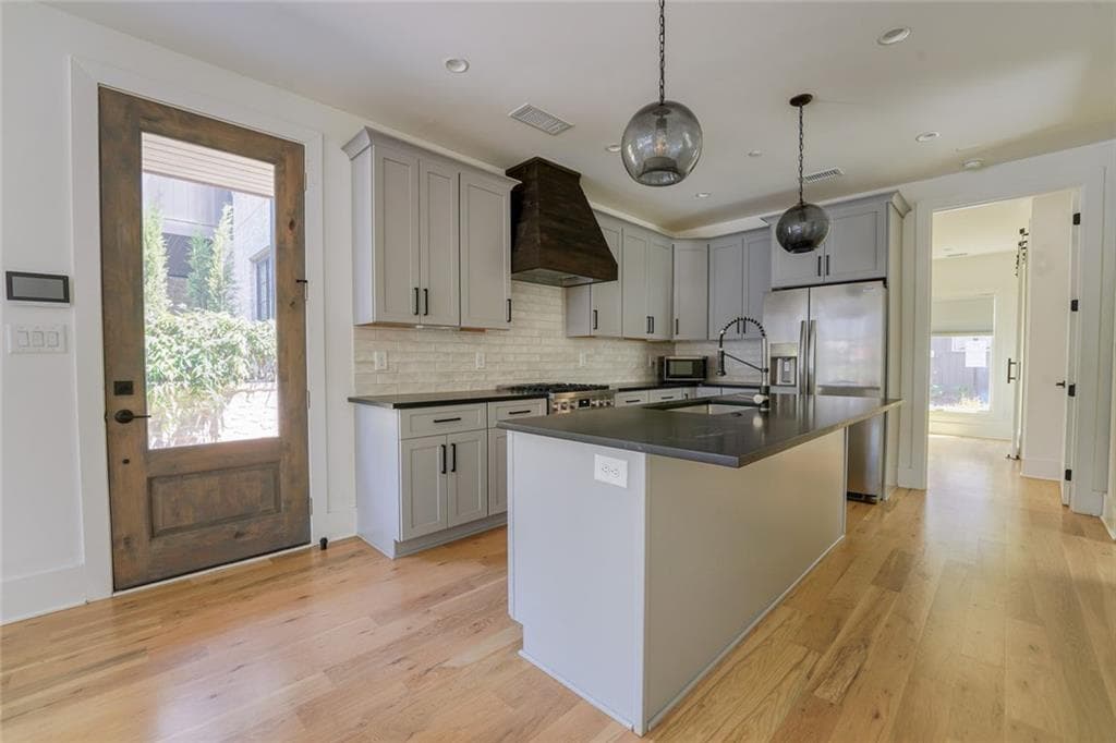 3 bedroom, 4 bathroom, 1,825 sq ft single family residence for sale at 290 2nd Street, Fayetteville, GA 30214 — photo 7
