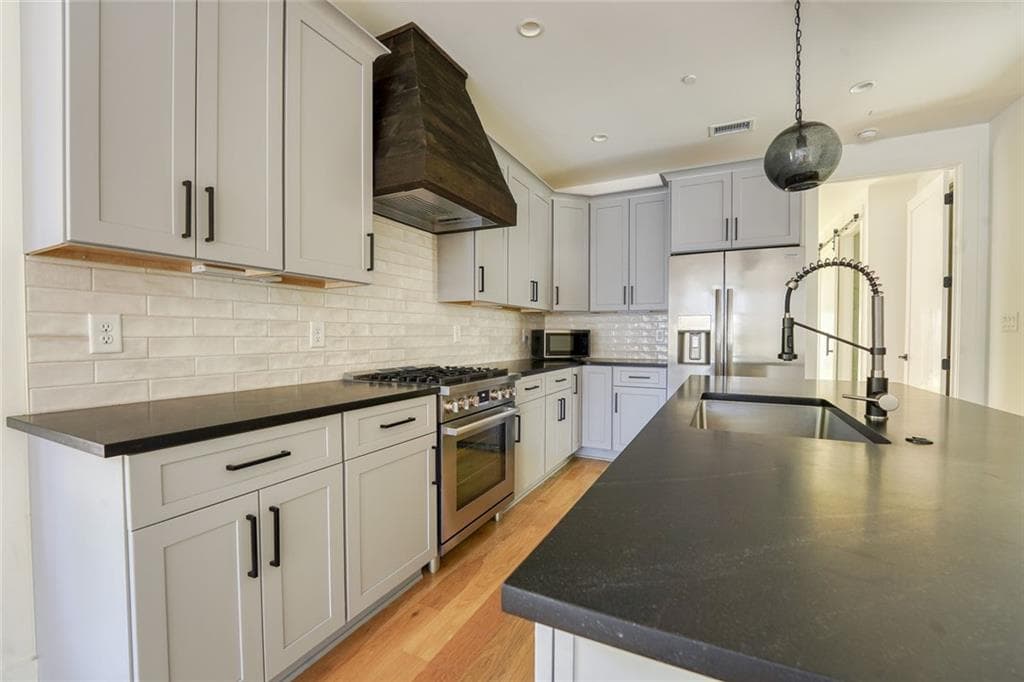 3 bedroom, 4 bathroom, 1,825 sq ft single family residence for sale at 290 2nd Street, Fayetteville, GA 30214 — photo 8