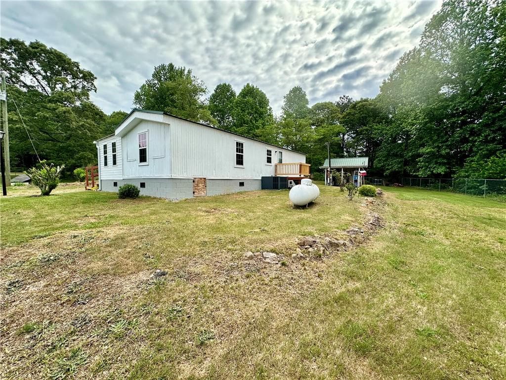 2 bedroom, 1 bathroom, 952 sq ft single family residence for sale at 7315 Wits End Drive, Gainesville, GA 30506 — photo 5