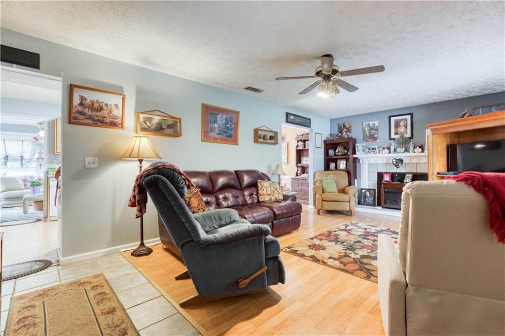 4 bedroom, 3 bathroom, 1,818 sq ft single family residence for sale at 1769 Brandi Lane, Loganville, GA 30052 — photo 5