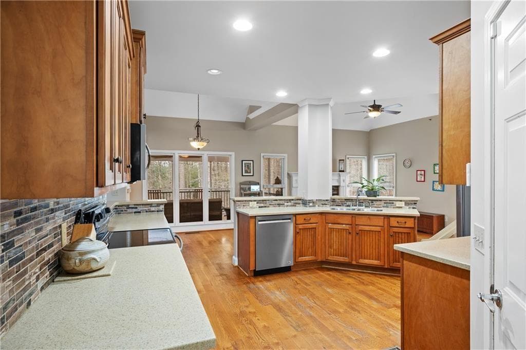 4 bedroom, 3 bathroom, 2,500 sq ft single family residence under contract at 15 Waterstone Drive, Cartersville, GA 30121 — photo 5
