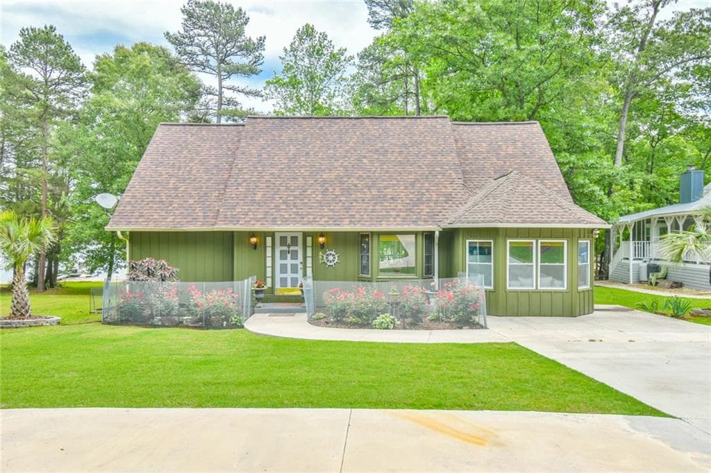 3 bedroom, 4 bathroom, 1,924 sq ft single family residence for sale at 591 Rue Cezzan, Lavonia, GA 30553