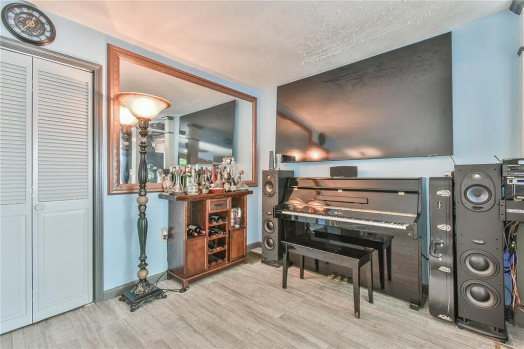 3 bedroom, 4 bathroom, 1,924 sq ft single family residence for sale at 591 Rue Cezzan, Lavonia, GA 30553 — photo 3