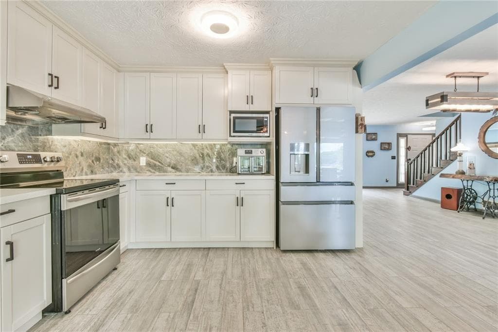 3 bedroom, 4 bathroom, 1,924 sq ft single family residence for sale at 591 Rue Cezzan, Lavonia, GA 30553 — photo 8