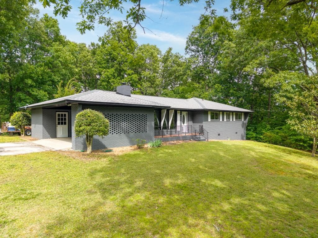 6 bedroom, 4 bathroom, 3,489 sq ft single family residence under contract at 244 Forest Hill Road, Dalton, GA 30720 — photo 4