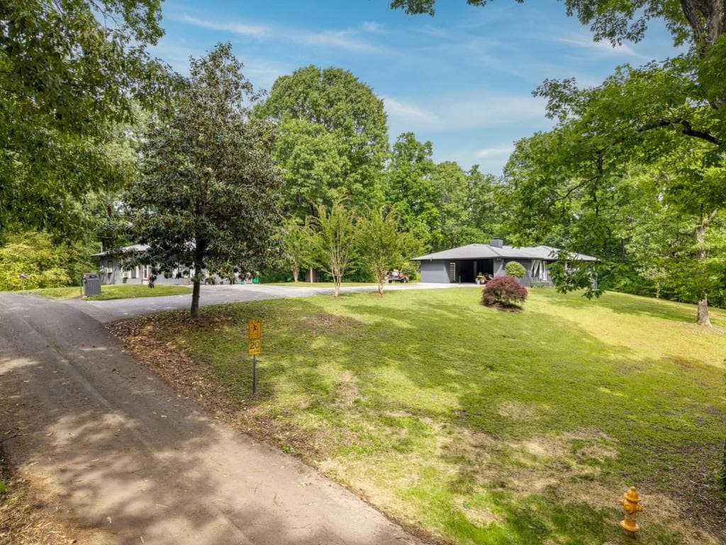 6 bedroom, 4 bathroom, 3,489 sq ft single family residence under contract at 244 Forest Hill Road, Dalton, GA 30720 — photo 6
