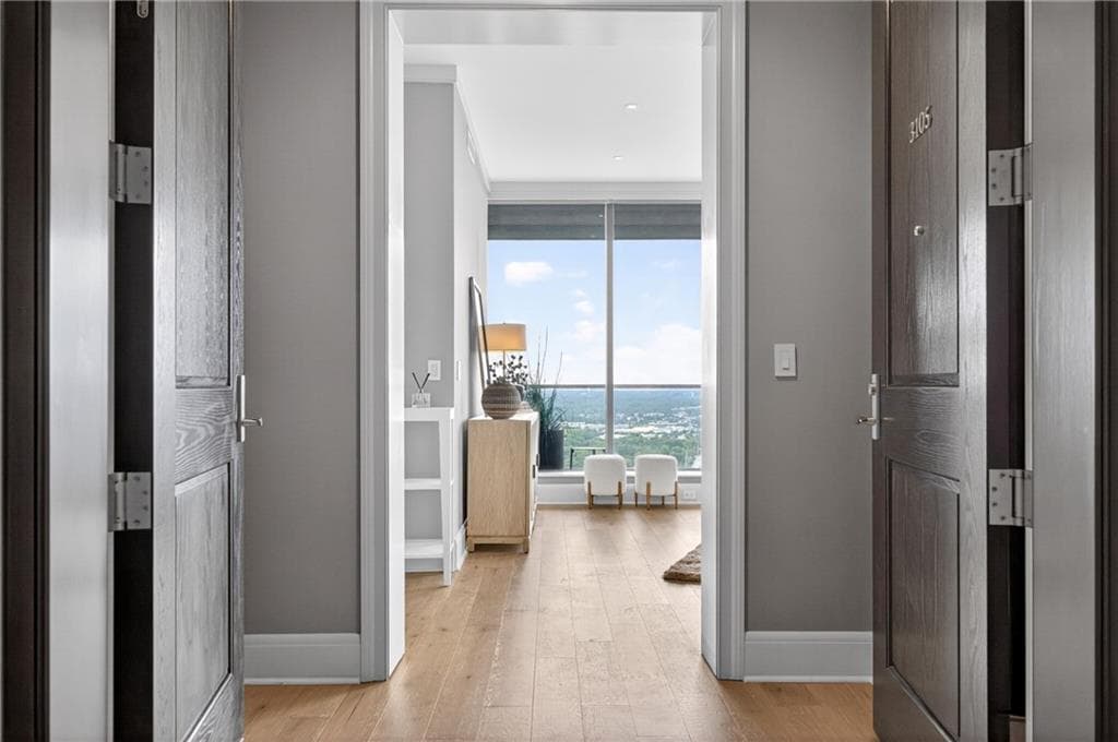 2 bedroom, 3 bathroom, 2,105 sq ft condominium under contract at 3344 Peachtree Road 3105, Atlanta, GA 30326 — photo 4