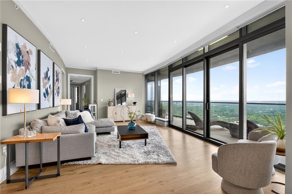 2 bedroom, 3 bathroom, 2,105 sq ft condominium under contract at 3344 Peachtree Road 3105, Atlanta, GA 30326 — photo 8