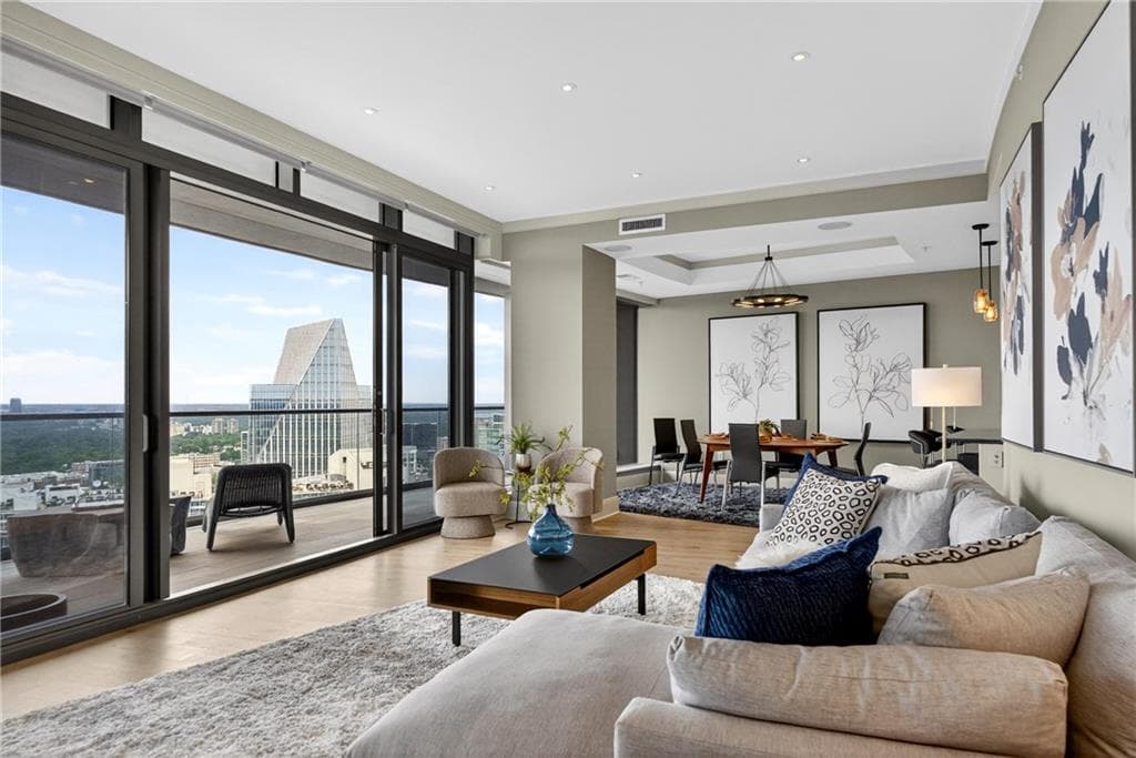 2 bedroom, 3 bathroom, 2,105 sq ft condominium under contract at 3344 Peachtree Road 3105, Atlanta, GA 30326 — photo 10