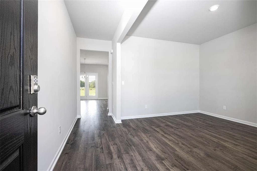 4 bedroom, 3 bathroom, 2,205 sq ft single family residence under contract at 410 Teamon Pointe Drive, Griffin, GA 30223 — photo 4