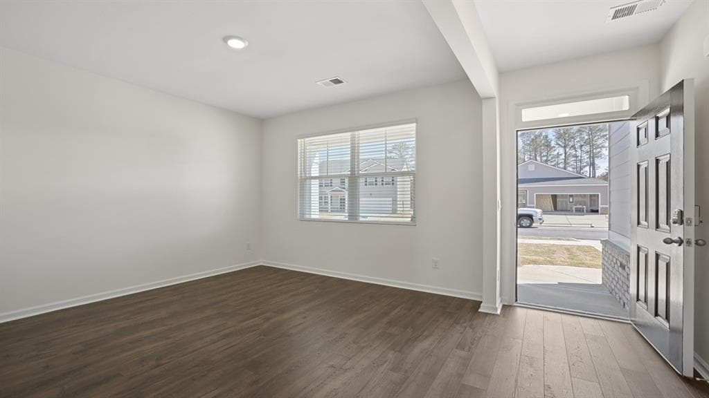 4 bedroom, 3 bathroom, 2,205 sq ft single family residence under contract at 410 Teamon Pointe Drive, Griffin, GA 30223 — photo 5