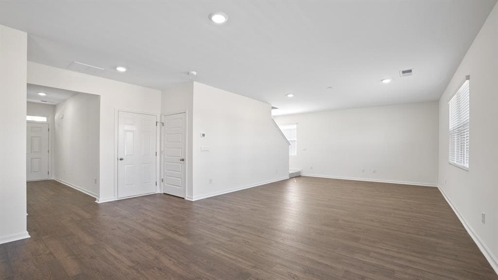 4 bedroom, 3 bathroom, 2,205 sq ft single family residence under contract at 410 Teamon Pointe Drive, Griffin, GA 30223 — photo 7