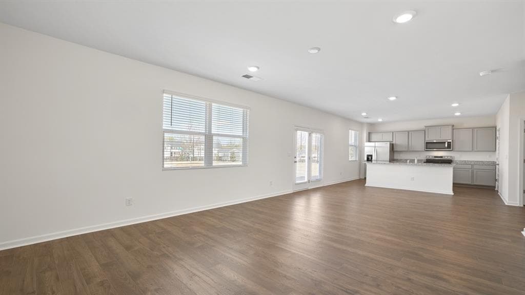4 bedroom, 3 bathroom, 2,205 sq ft single family residence under contract at 410 Teamon Pointe Drive, Griffin, GA 30223 — photo 9