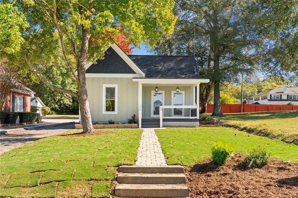 3 bedroom, 3 bathroom, 1,659 sq ft single family residence for sale at 515 Woodlawn Avenue, Calhoun, GA 30701 — photo 3
