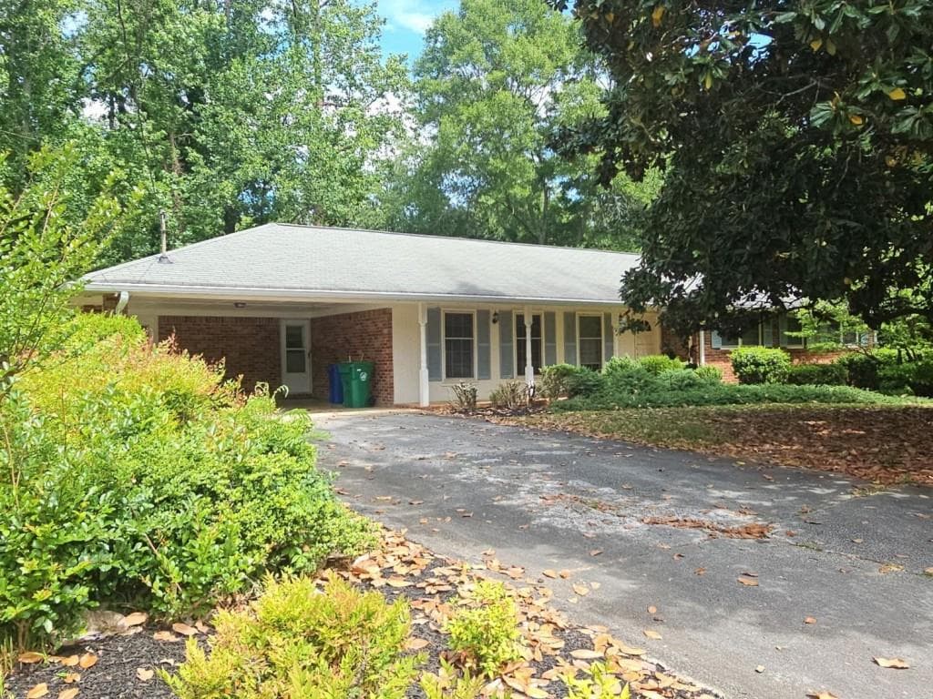 3 bedroom, 2 bathroom, 1,951 sq ft single family residence sold at 3938 Briarglen Court, Atlanta, GA 30340