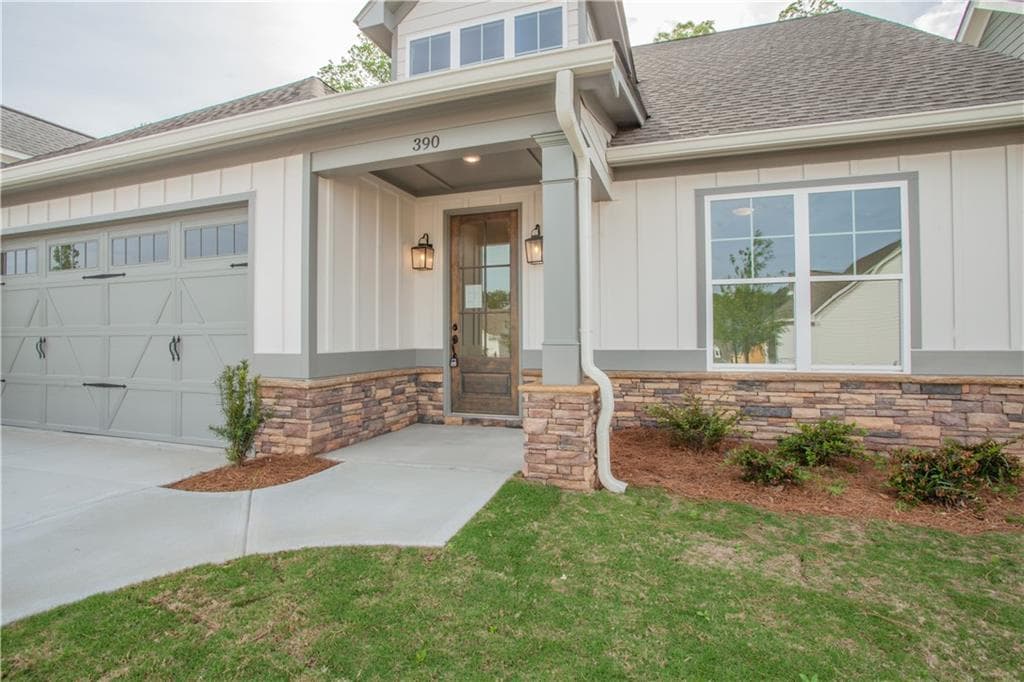 2 bedroom, 3 bathroom, 1,494 sq ft single family residence for sale at 390 Maple View, Carrollton, GA 30117 — photo 2