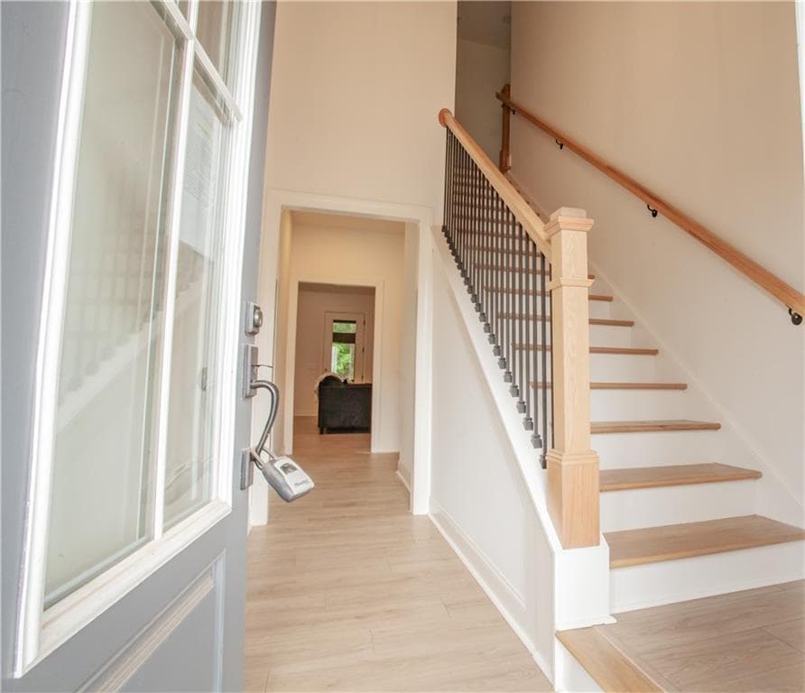 3 bedroom, 4 bathroom, 1,940 sq ft single family residence under contract at 334 Maple View Drive, Carrollton, GA 30117 — photo 2