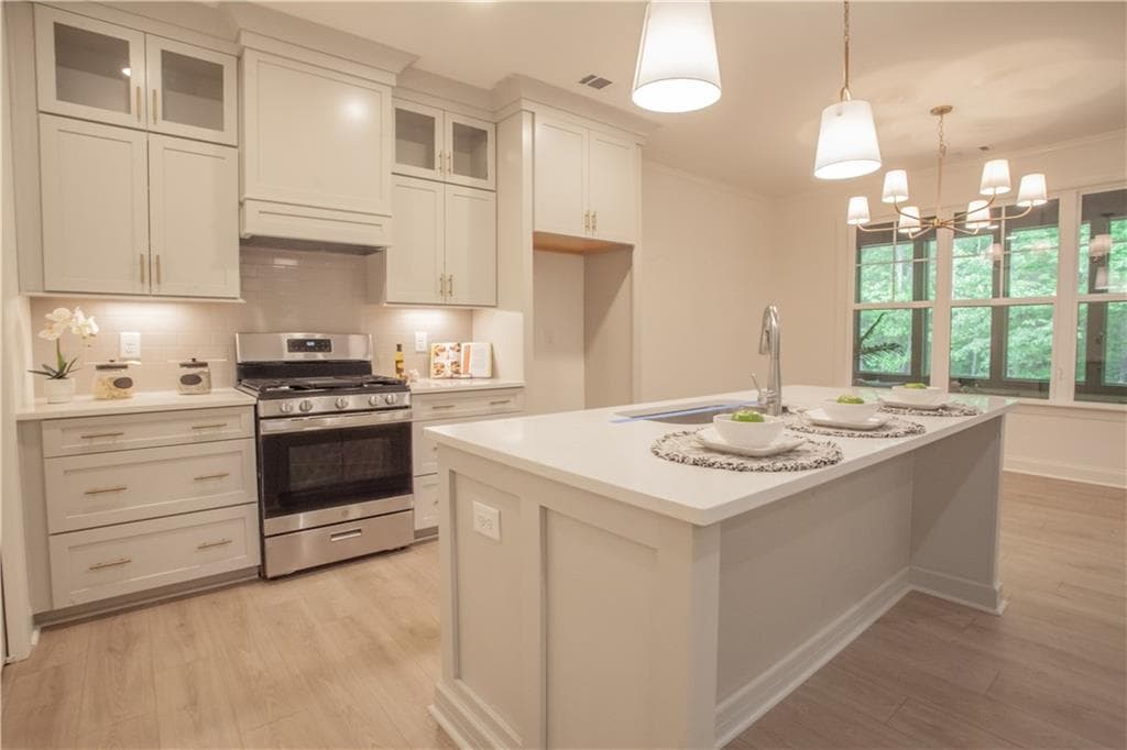 3 bedroom, 4 bathroom, 1,940 sq ft single family residence under contract at 334 Maple View Drive, Carrollton, GA 30117 — photo 3