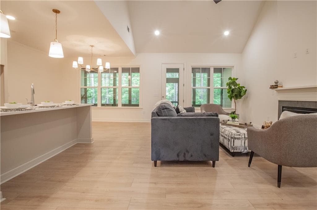 3 bedroom, 4 bathroom, 1,940 sq ft single family residence under contract at 334 Maple View Drive, Carrollton, GA 30117 — photo 4
