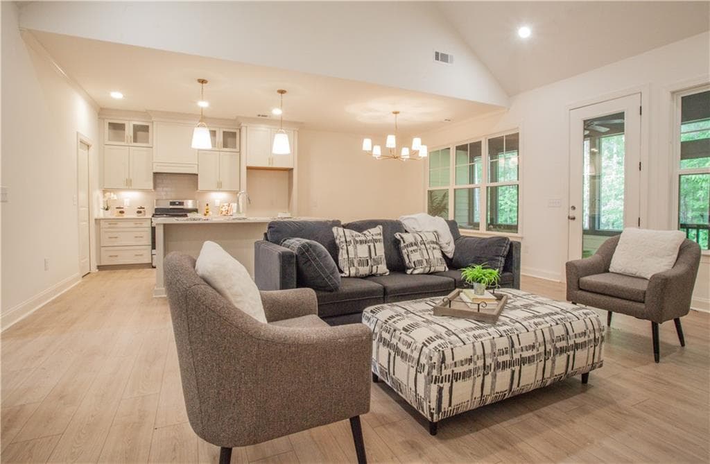 3 bedroom, 4 bathroom, 1,940 sq ft single family residence under contract at 334 Maple View Drive, Carrollton, GA 30117 — photo 5