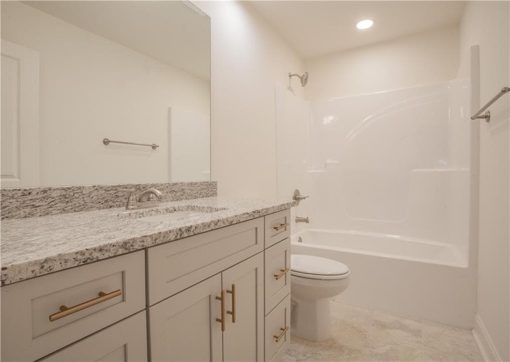 3 bedroom, 4 bathroom, 1,940 sq ft single family residence under contract at 334 Maple View Drive, Carrollton, GA 30117 — photo 10