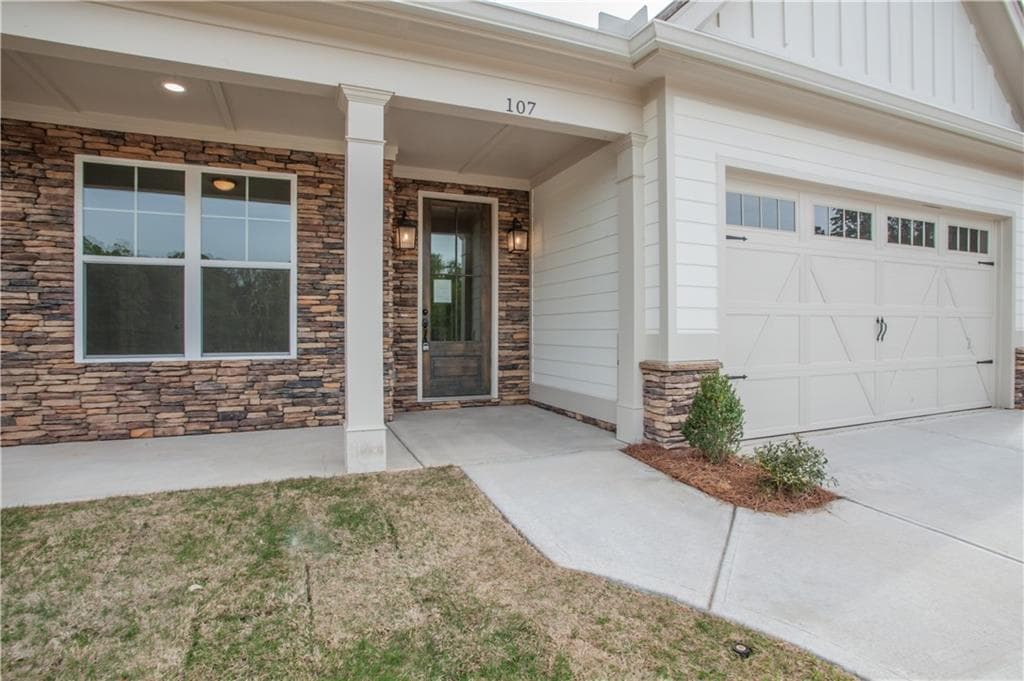 3 bedroom, 4 bathroom, 2,087 sq ft single family residence under contract at 107 Magnolia Lane, Carrollton, GA 30117 — photo 2