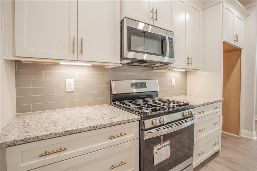 3 bedroom, 4 bathroom, 2,087 sq ft single family residence under contract at 107 Magnolia Lane, Carrollton, GA 30117 — photo 4