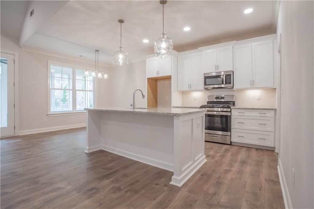 3 bedroom, 4 bathroom, 1,940 sq ft single family residence for sale at 388 Maple View Drive, Carrollton, GA 30117 — photo 4
